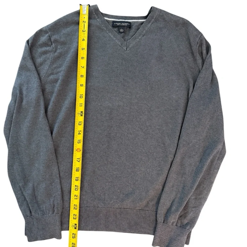 Banana Republic Silk Cashmere V-Neck Sweater‎ Men’s L Gray Lightweight Soft Knit